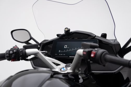 BMW K1600 GT: Suitcases flat lids and Quadlock X BCD Design phone holder
